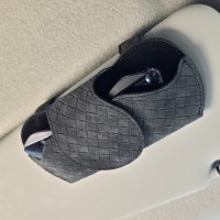 Автомобильный футляр для солнцезащитных очков на козырек авто, кейс очечник в машину (чёрный, экокожа)