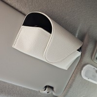 Автомобильный футляр для солнцезащитных очков на козырек авто, кейс очечник в машину (серо-бежевый, экокожа)
