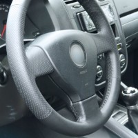 Оплетка на руль из натуральной кожи Volkswagen Golf Plus I 2005-2009 г.в. (для руля без штатной кожи, черная)