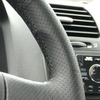 Оплетка на руль из натуральной кожи Volkswagen Caddy III 2006-2010 г.в. (для руля без штатной кожи, черная)