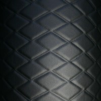 Экокожа стёганая «intipi» Romboid (чёрный/чёрный, ширина 1.35 м, толщина 5.85 мм)