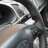 Оплетка на руль из натуральной кожи Kia Sportage III (SL) 2010-2016 г.в. (для замены штатной кожи на руле без подогрева, черная)
