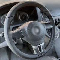 Оплетка на руль из натуральной кожи Volkswagen Touran III 2015-2022 г.в. (для замены штатной кожи, черная)