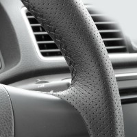 Оплетка на руль из натуральной кожи Volkswagen Tiguan I 2010-2017 г.в. (для руля без штатной кожи, черная)