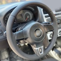 Оплетка на руль из натуральной кожи Volkswagen Polo V (6R1,9N) 2009-2014 г.в., Tiguan I (5N2) 2011-2014 г.в., Caddy Maxi III (2CA) 2010-2015 г.в., Golf VI (5K) 2008-2012 г.в., Jetta VI (5K2) 2010-2015 г.в. (для замены штатной кожи, черная)