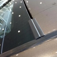 Уплотнитель лобового стекла универсальный (1,5 метра, чёрный)