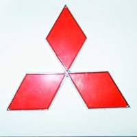 Эмблема «MITSUBISHI» (123*110 мм) красная