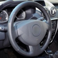 Оплетка на руль из натуральной кожи Renault Duster AUTHENTIQUE и EXPRESSION 2011-2015 г.в. (для руля без штатной кожи, черная)