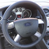 Оплетка на руль из натуральной кожи Ford Focus II (C307) 2005-2011 г.в. (для замены штатной кожи, черная)